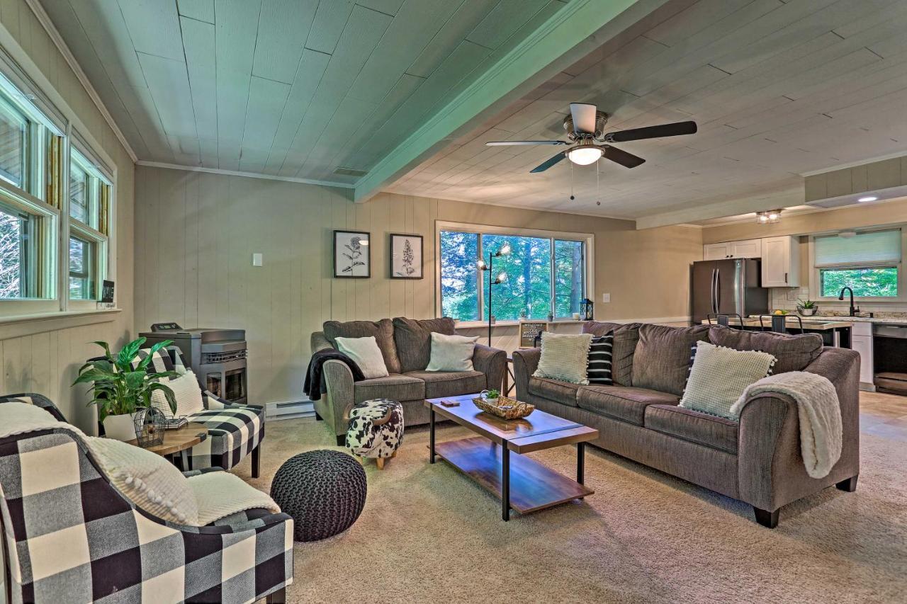 Modern East Stroudsburg Home With Deck And Gas Grill! Bagian luar foto