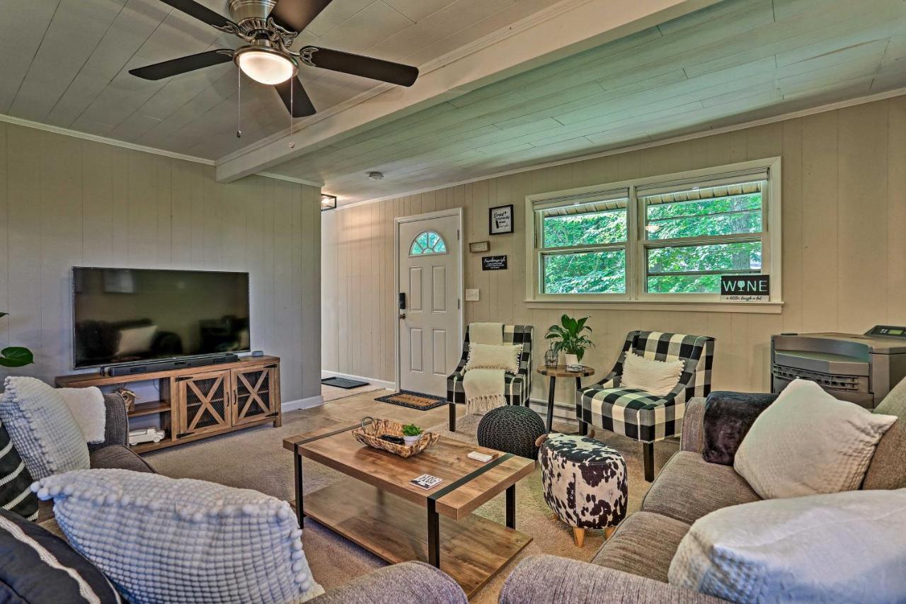 Modern East Stroudsburg Home With Deck And Gas Grill! Bagian luar foto