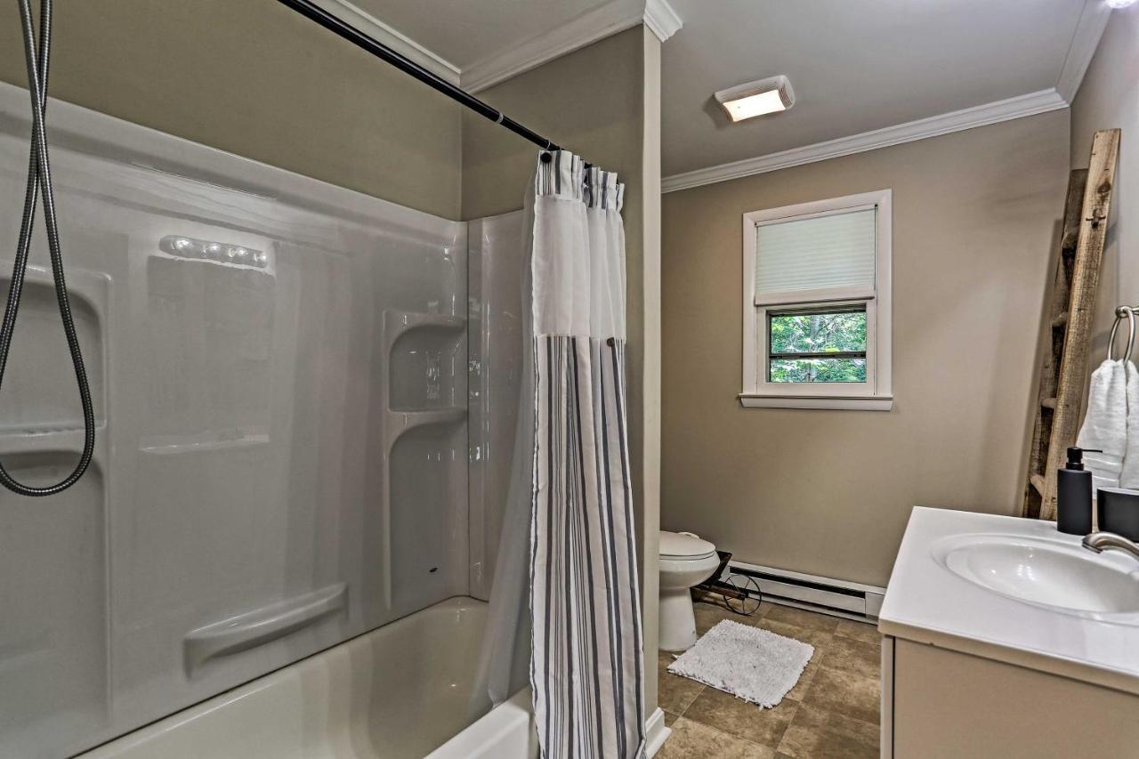 Modern East Stroudsburg Home With Deck And Gas Grill! Bagian luar foto