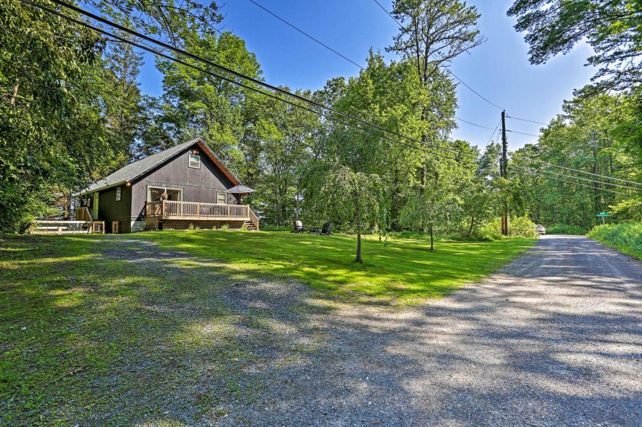 Modern East Stroudsburg Home With Deck And Gas Grill! Bagian luar foto