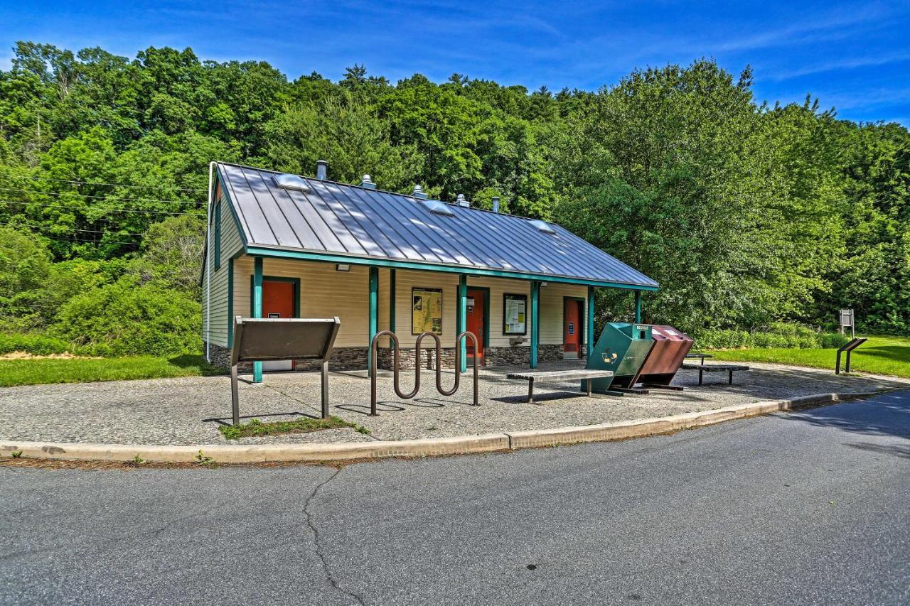 Modern East Stroudsburg Home With Deck And Gas Grill! Bagian luar foto